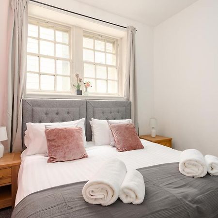 2 Bedroom Royal Mile Apartment Edinburg Exteriör bild